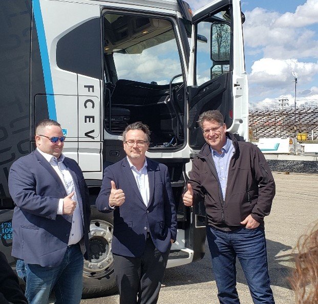 Demonstrating a heavy-duty fuel cell electric truck during an event organized by AMTA Demonstrating a heavy-duty fuel cell electric truck during an event organized by AMTA